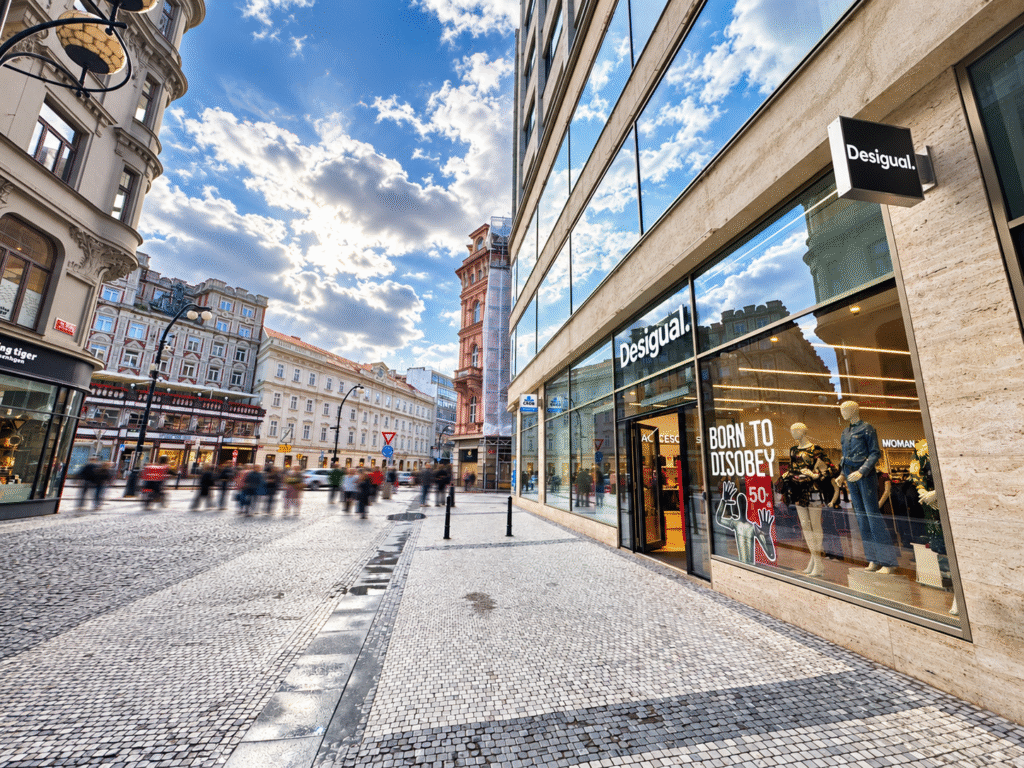 Desigual – storefront, Prague 1.