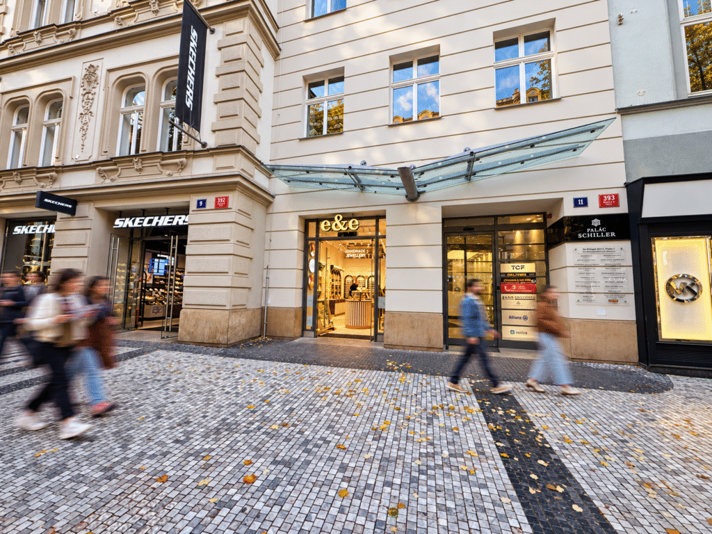 Front view of the e&e jewellery store at Palác Schiller, Prague 1.
